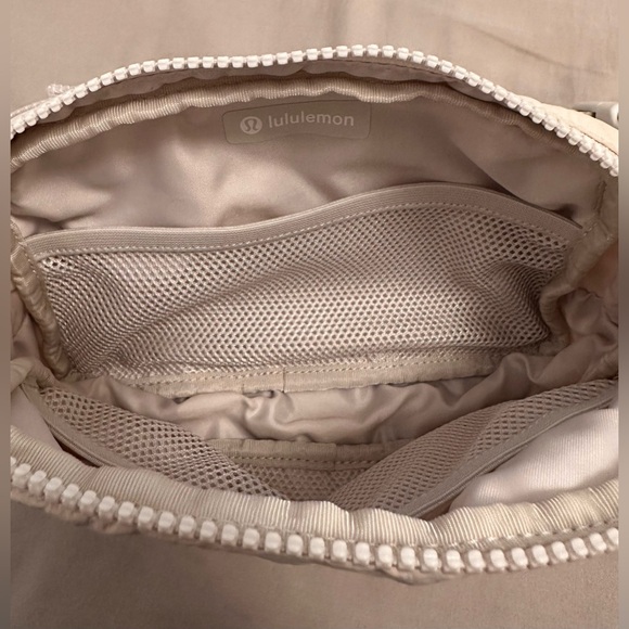 Lululemon Everywhere Belt Bag - Picture 2 of 5